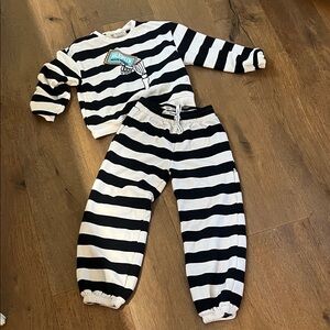 Minimalist Folk Co Striped Black and White Kids' Outfit Size 6-8 !!!